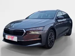 Gris / plata Usado 2024 Skoda Octavia Selection Familiar | 31.700 € (Precio justo)