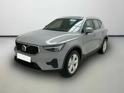 Gris Nuevo 2025 Volvo XC40 Core SUV | 40.442 € (Precio justo)