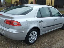 Gris / plata Usado 2006 Renault Laguna II Authentique Berlina | 3400 € (Precio justo)