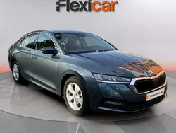 Gris Usado 2021 Skoda Octavia Ambition Berlina | 16.990 € (Precio justo)