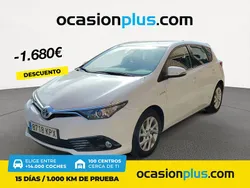 Blanco Usado 2018 Toyota Auris Hybrid Business Edition Berlina | 18.490 € (Un poco caro)