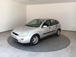 Gris / plata Usado 2002 Ford Focus Trend Berlina | 3100 € (Un poco caro)