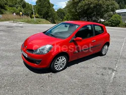 Rojo Usado 2006 Renault Clio II Dynamique Berlina | 5500 € (Un poco caro)
