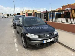 Negro Usado 2005 Renault Mégane II Dynamique Berlina | 3400 € (Precio justo)