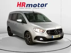 Gris Usado 2023 Mercedes 180 Berlina | 23.990 € (Precio justo)