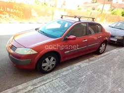 Rojo Usado 2004 Renault Mégane II Authentique Berlina | 1200 € (Super precio)