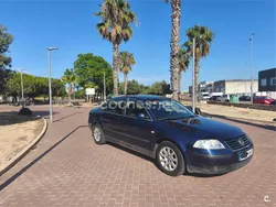 Azul Usado 2001 VW Passat Highline Berlina | 2900 €