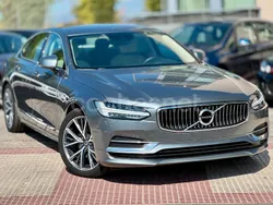 Gris / plata Usado 2019 Volvo S90 Inscription Berlina | 30.950 € (Un poco caro)