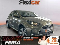 Verde Usado 2024 Toyota Yaris Hybrid Active Berlina | 20.490 € (Precio justo)