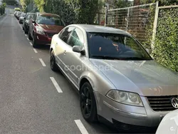 Gris / plata Usado 2002 VW Passat Highline Berlina | 2850 € (Precio justo)