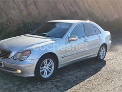 Gris / plata Usado 2001 Mercedes C270 Avantgarde Berlina | 3000 €