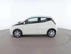 Blanco Usado 2016 Toyota Aygo X-play Utilitario | 9799 € (Precio justo)