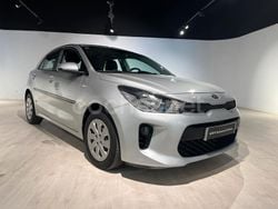 Gris / plata Usado 2017 Kia Rio Plus Berlina | 11.400 € (Precio justo)