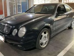 Azul Usado 2001 Mercedes CLK200 Elegance Coupe | 10.990 €