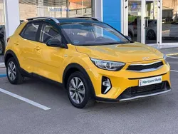Amarillo Usado 2023 Kia Stonic SUV | 16.970 € (Un poco caro)