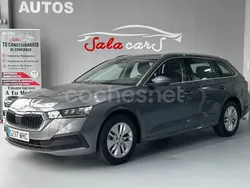 Gris / plata Usado 2023 Skoda Octavia Ambition Familiar | 23.800 € (Precio justo)