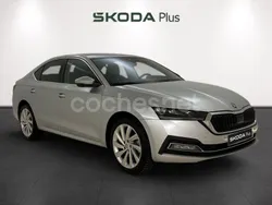 Gris plata Usado 2022 Skoda Octavia Style Berlina | 26.690 € (Precio justo)