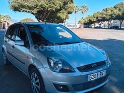 Gris / plata Usado 2007 Ford Fiesta Ghia Utilitario | 3900 € (Precio justo)