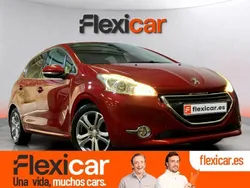 Rojo Usado 2015 Peugeot 208 Allure Utilitario | 8390 € (Precio justo)