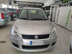 Gris / plata Usado 2010 Suzuki Swift GL Berlina | 4500 € (Precio justo)