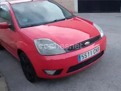 Rojo Usado 2003 Ford Fiesta Utilitario | 2100 €