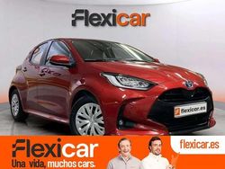 Rojo Usado 2023 Toyota Yaris Hybrid Active Utilitario | 17.490 € (Buen precio)