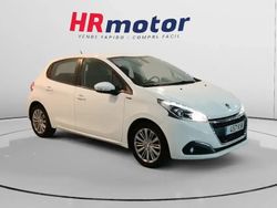 Usado 2018 Peugeot 208 Signature Sky Utilitario | 8690 € (Precio justo)