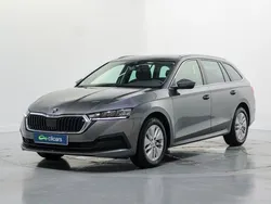 Gris / plata Usado 2023 Skoda Octavia Ambition Familiar | 22.790 € (Precio justo)