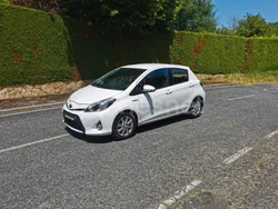 Blanco Usado 2014 Toyota Yaris Hybrid Advance Berlina | 10.600 € (Precio justo)