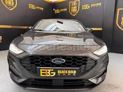 Gris / plata Usado 2023 Ford Focus ST-Line Berlina | 16.490 € (Precio justo)