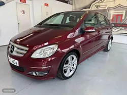 Granate Usado 2011 Mercedes B180 Monovolumen | 9490 €