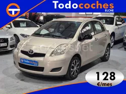 Beige Usado 2010 Toyota Yaris Connect Style Berlina | 6499 € (Un poco caro)