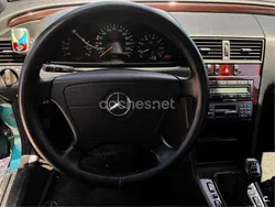 Verde Usado 2000 Mercedes C180 Elegance Berlina | 8000 €