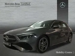 Mountaingrau met. Usado 2024 Mercedes A180 AMG line Berlina | 33.800 € (Precio justo)