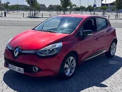 Rojo Usado 2016 Renault Clio IV LIMITED Berlina | 7990 € (Buen precio)