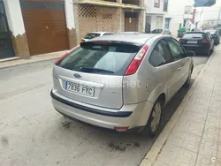 Gris / plata Usado 2007 Ford Focus Trend Berlina | 2500 € (Super precio)