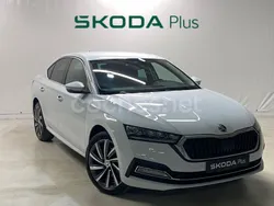 Blanco Usado 2024 Skoda Octavia Selection Berlina | 30.900 € (Caro)