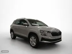 Gris Nuevo 2025 Skoda Karoq Selection SUV | 32.000 € (Caro)