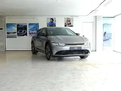 Gris Usado 2023 Kia EV6 2 SUV | 36.645 € (Precio justo)