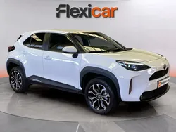 Blanco Usado 2023 Toyota Yaris Hybrid Active | 22.590 € (Precio justo)
