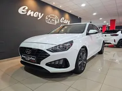 Blanco Usado 2021 Hyundai i30 Berlina | 15.995 € (Un poco caro)