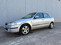 Gris / plata Usado 2000 Mazda 323F Berlina | 1500 €