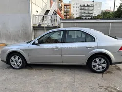 Gris / plata Usado 2003 Ford Mondeo Trend Berlina | 1800 € (Precio justo)