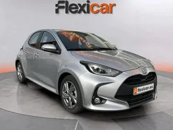 Gris Usado 2024 Toyota Yaris Hybrid Active Berlina | 17.990 € (Super precio)
