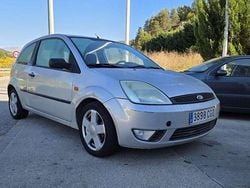 Plateado Usado 2003 Ford Fiesta Ghia Utilitario | 2800 € (Precio justo)