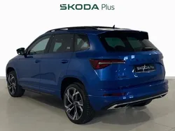 Azul Usado 2025 Skoda Karoq SportLine SUV | 34.200 €