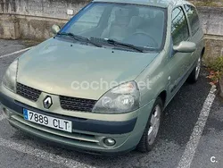 Gris / plata Usado 2003 Renault Clio II Dynamique Berlina | 2000 € (Precio justo)