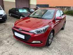 Rojo Usado 2015 Hyundai i20 Berlina | 7900 € (Precio justo)
