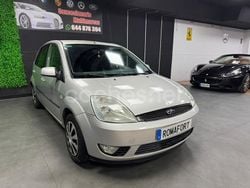 Gris / plata Usado 2005 Ford Fiesta Utilitario | 2300 € (Precio justo)