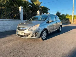 Gris / plata Usado 2011 Opel Corsa Essentia Berlina | 6500 € (Un poco caro)
